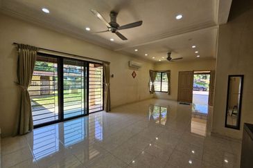 2 Storey Corner Terrace House Freehold Gated & Guarded Extra land 4,220sqft