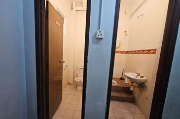 For Sale Double Storey Shop with Basement (Corner Lot)