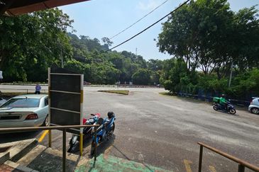 For Sale Double Storey Shop with Basement (Corner Lot)