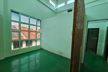 For Sale Double Storey Shop with Basement (Corner Lot)