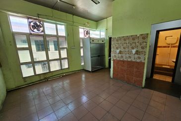 For Sale Double Storey Shop with Basement (Corner Lot)