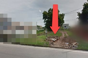 Ujong Pasir Facing Main Road Land For Sale