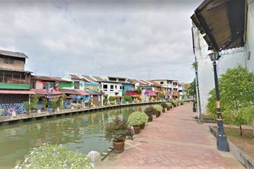 For Sale 2 Storey Building attached with Melaka Riverside