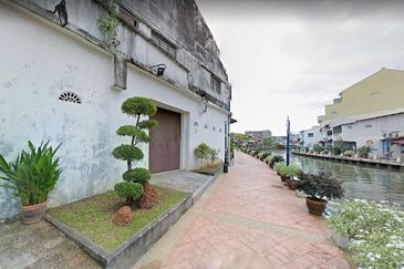 For Sale 2 Storey Building attached with Melaka Riverside