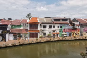 For Sale 2 Storey Building attached with Melaka Riverside