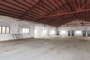 For Sale 2 Storey Building attached with Melaka Riverside