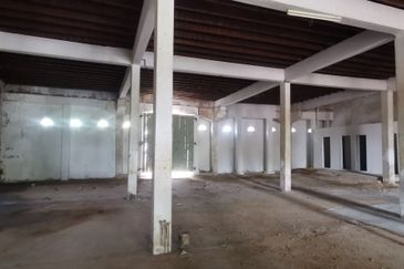 For Sale 2 Storey Building attached with Melaka Riverside