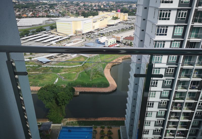 Freehold, Level 22, 3 Bedrooms Condo for Sale  