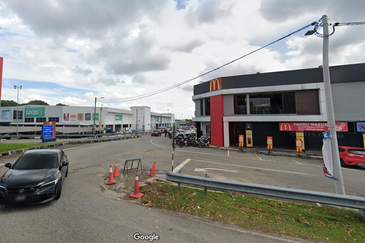 Hot Commercial hub Cheng Lotus 2 Storey Shop 22x70 High Traffic Area