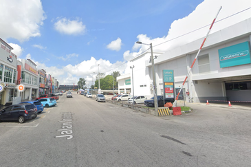 Hot Commercial hub Cheng Lotus 2 Storey Shop 22x70 High Traffic Area