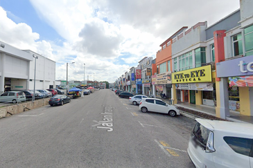 Hot Commercial hub Cheng Lotus 2 Storey Shop 22x70 High Traffic Area