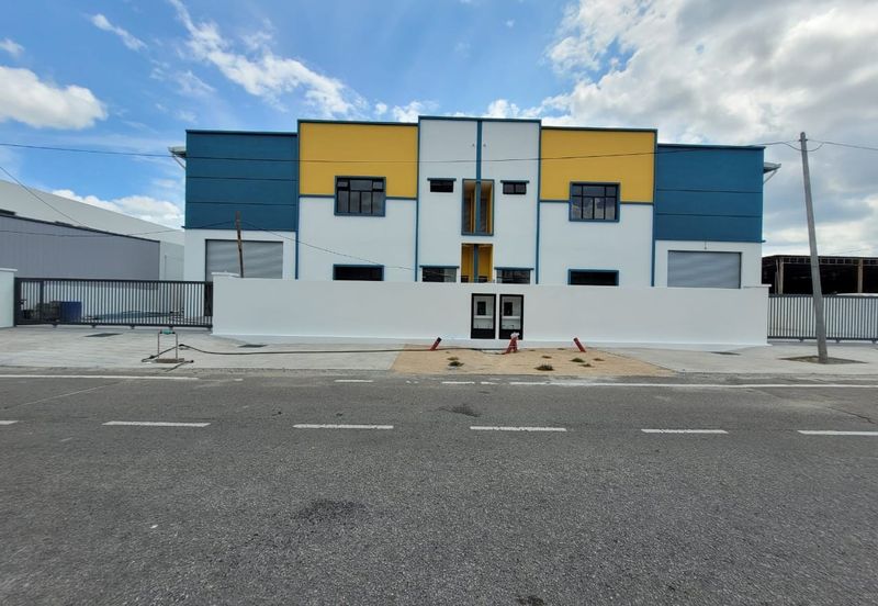  1.5 Storey Semi-D Adjoining Factory 10,800sf in Perindustrian Krubong Newly Build