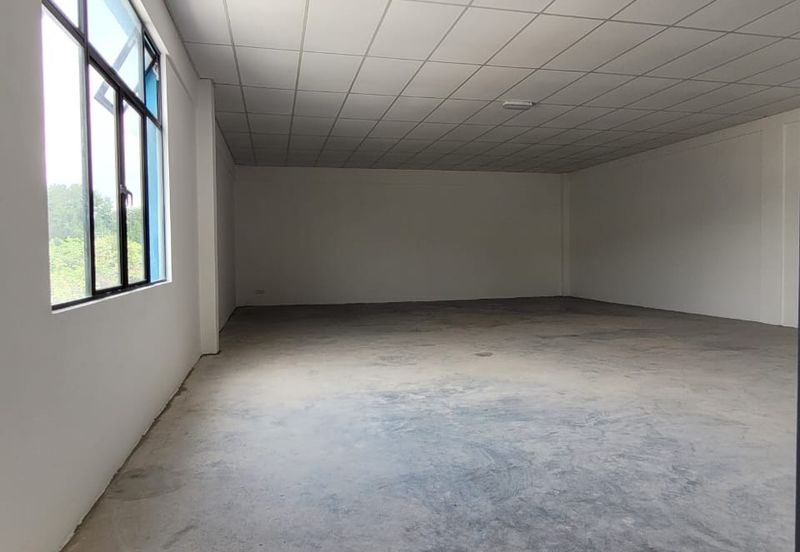  1.5 Storey Semi-D Adjoining Factory 10,800sf in Perindustrian Krubong Newly Build