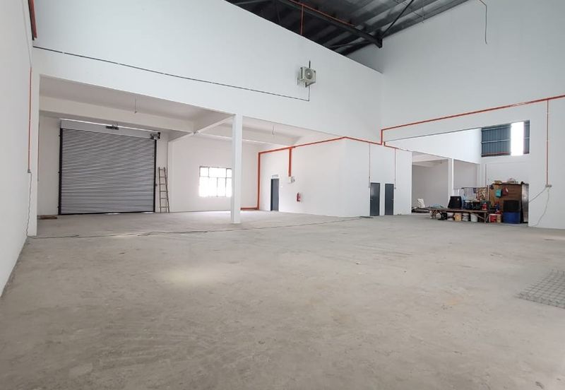  1.5 Storey Semi-D Adjoining Factory 10,800sf in Perindustrian Krubong Newly Build