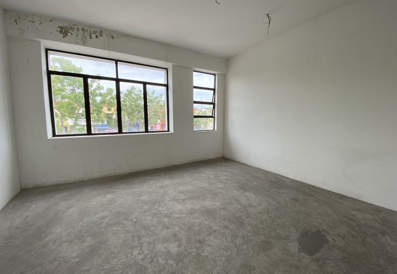 Ujong Pasir, Taman Pertam Jaya, Main Road Shoplot For Sale