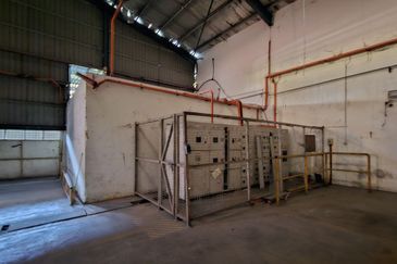 Corner Fully Covered Factory 65,000sf 1,600amp No Beam Production Area