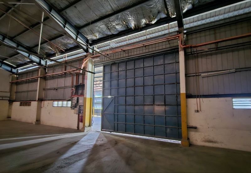 Corner Fully Covered Factory 65,000sf 1,600amp No Beam Production Area