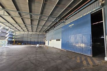 Corner Fully Covered Factory 65,000sf 1,600amp No Beam Production Area
