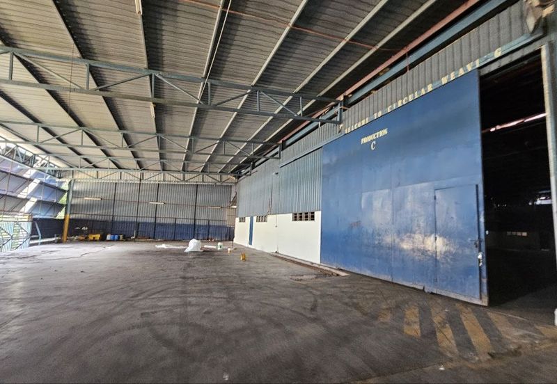 Corner Fully Covered Factory 65,000sf 1,600amp No Beam Production Area