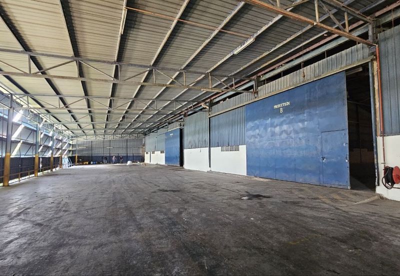 Corner Fully Covered Factory 65,000sf 1,600amp No Beam Production Area