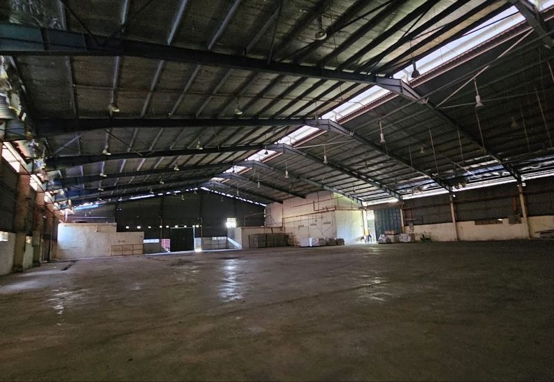 Corner Fully Covered Factory 65,000sf 1,600amp No Beam Production Area