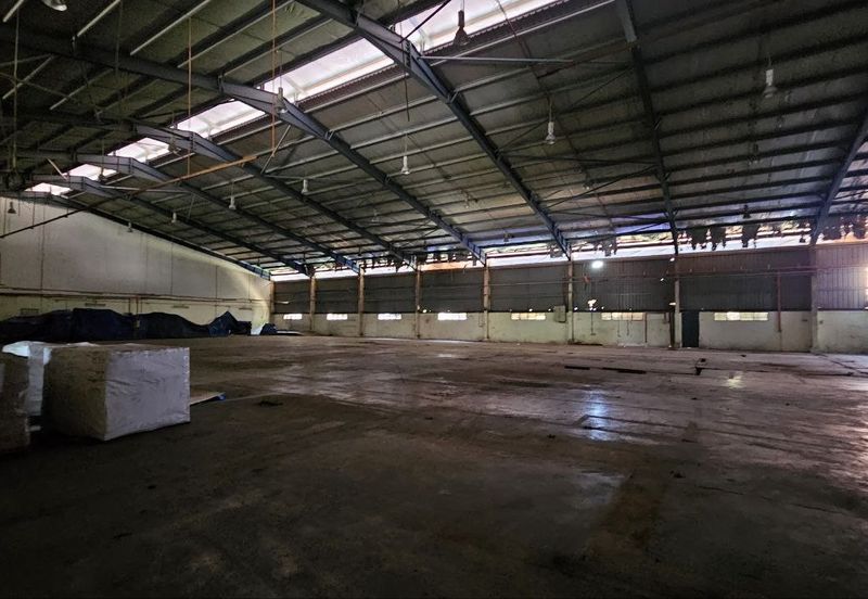 Corner Fully Covered Factory 65,000sf 1,600amp No Beam Production Area