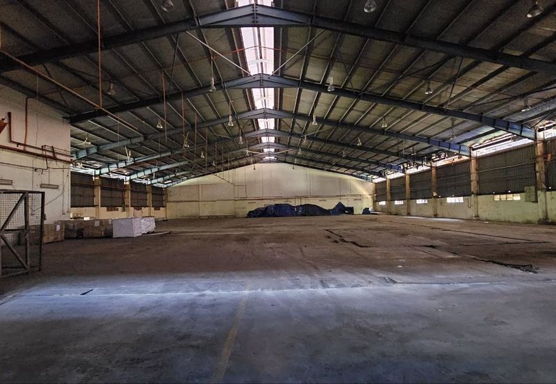 Corner Fully Covered Factory 65,000sf 1,600amp No Beam Production Area