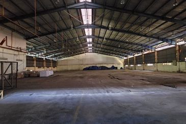Corner Fully Covered Factory 65,000sf 1,600amp No Beam Production Area