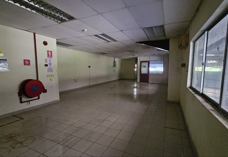 Corner Fully Covered Factory 65,000sf 1,600amp No Beam Production Area