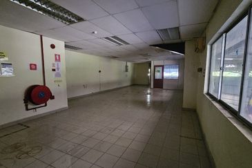 Corner Fully Covered Factory 65,000sf 1,600amp No Beam Production Area