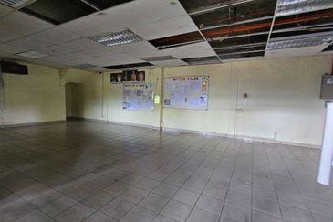 Corner Fully Covered Factory 65,000sf 1,600amp No Beam Production Area