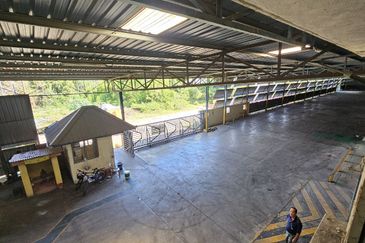 Corner Fully Covered Factory 65,000sf 1,600amp No Beam Production Area