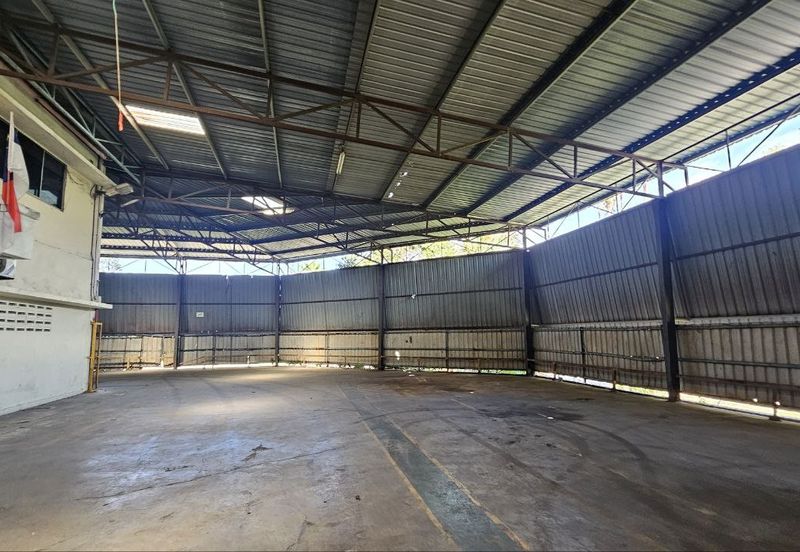 Corner Fully Covered Factory 65,000sf 1,600amp No Beam Production Area