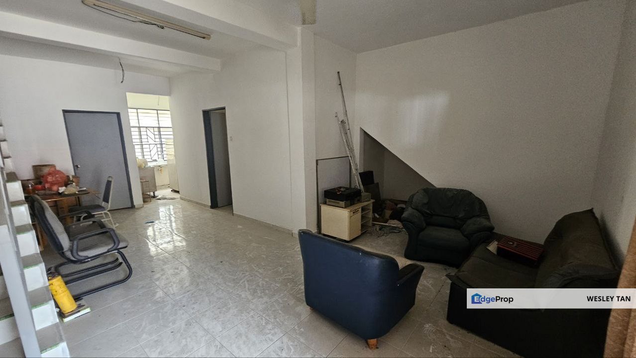 1.5 Townhouse Ground Floor Cheng Freehold Extra Length Car Porch Original Non Bumi, Melaka, Cheng