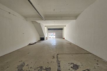  Near Family Store Ground Floor Main Road Facing Shop Suitable For F&b  _____