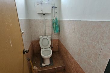  Near Family Store Ground Floor Main Road Facing Shop Suitable For F&b  _____