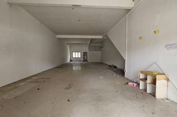  Near Family Store Ground Floor Main Road Facing Shop Suitable For F&b  _____