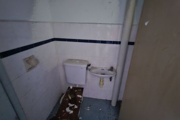 Malim Terrace Factory 24x80 Converted to 2 Storey 3 Office Rooms Reno.