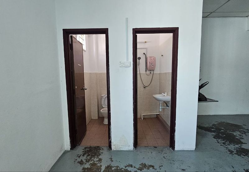 Paya Rumput Utama Cheng Lotus 1st Floor Shop 22x70 Bare Unit Near Mcd