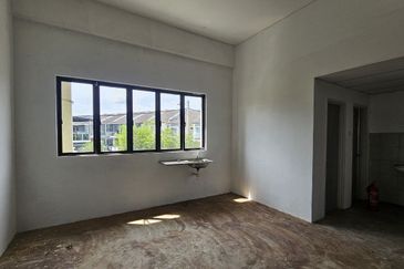 One Krubong Main Road 2 Stry Shop 22x75 Bare & Ready Long Term 1st Flr