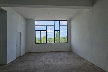 One Krubong Main Road 2 Stry Shop 22x75 Bare & Ready Long Term 1st Flr