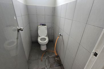 One Krubong Main Road 2 Stry Shop 22x75 Bare & Ready Long Term 1st Flr