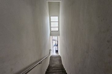 One Krubong Main Road 2 Stry Shop 22x75 Bare & Ready Long Term 1st Flr