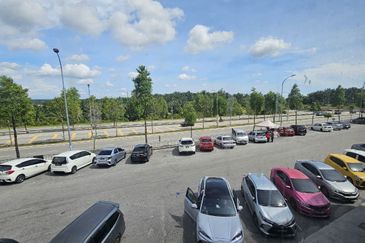 One Krubong Main Road 2 Stry Shop 22x75 Bare & Ready Long Term 1st Flr