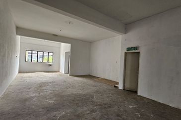 One Krubong Main Road 2 Stry Shop 22x75 Bare & Ready Long Term 1st Flr