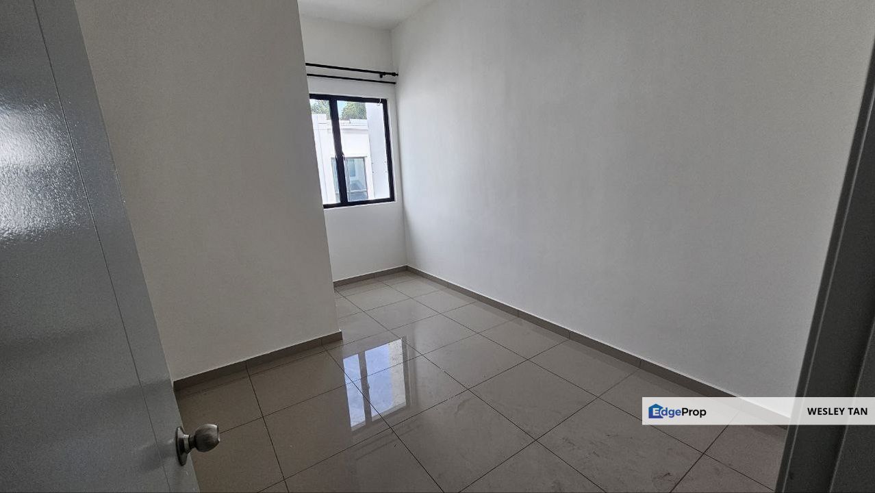 New Cheng 2 Storey Terrace Gated Community 20x70 Freehold 4rooms Bare, Melaka, Cheng