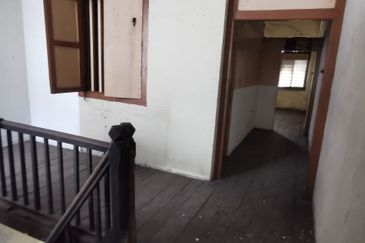 Bukit Cina 2 Storey Pre-war Jonker Unesco Shop 1,400sf Road Side Bare