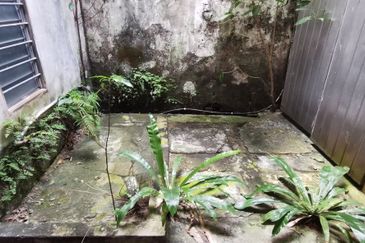 Bukit Cina 2 Storey Pre-war Jonker Unesco Shop 1,400sf Road Side Bare