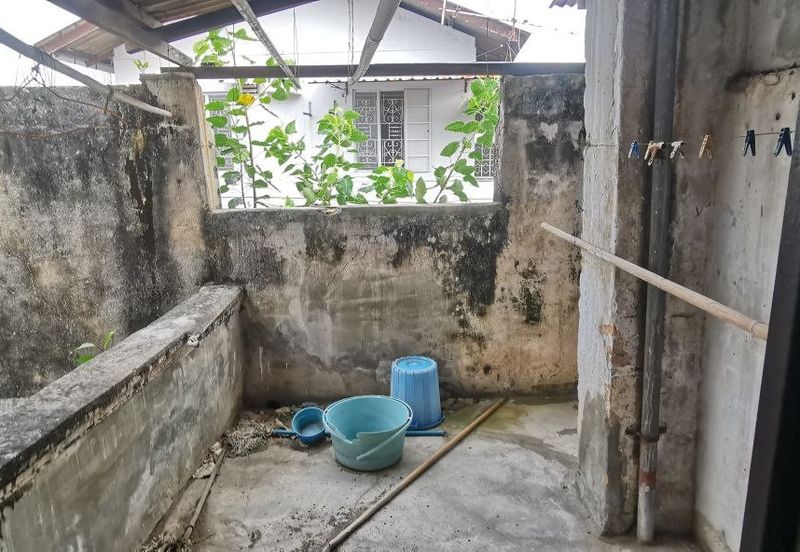 Bukit Cina 2 Storey Pre-war Jonker Unesco Shop 1,400sf Road Side Bare