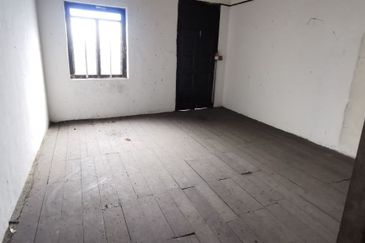 Bukit Cina 2 Storey Pre-war Jonker Unesco Shop 1,400sf Road Side Bare